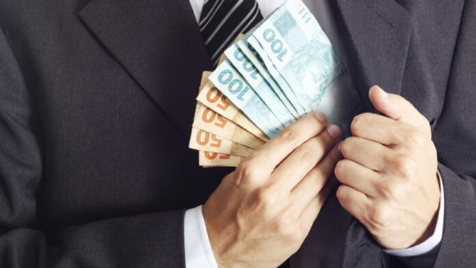 Além disso, as projeções governamentais indicam que o salário mínimo poderá alcançar R$ 1.724 em 2027 e continuar crescendo para R$ 1.823 em 2028 e R$ 1.925 em 2029.