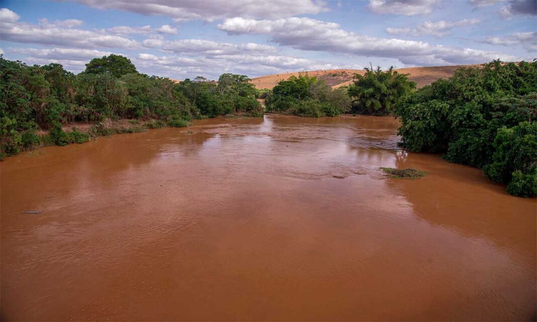 Modelo executado pela Fundação Renova é considerado insuficiente por não fazer recursos chegarem às cidades e pessoas atingidas pela contaminação do Rio Doce