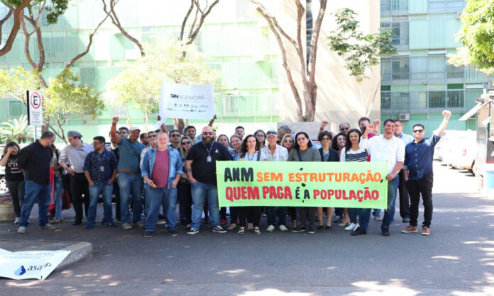 Insatisfeitos com o sucateamento da agência reguladora, os grevistas exigem reestruturação do órgão e impõem pauta com série de medidas corretivas ao Executivo