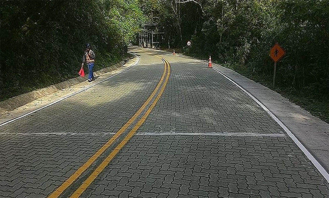 Piso intertravado pode ser usado tanto em vias de rolamento como em calçadas e se apresentam como solução prática para prefeituras