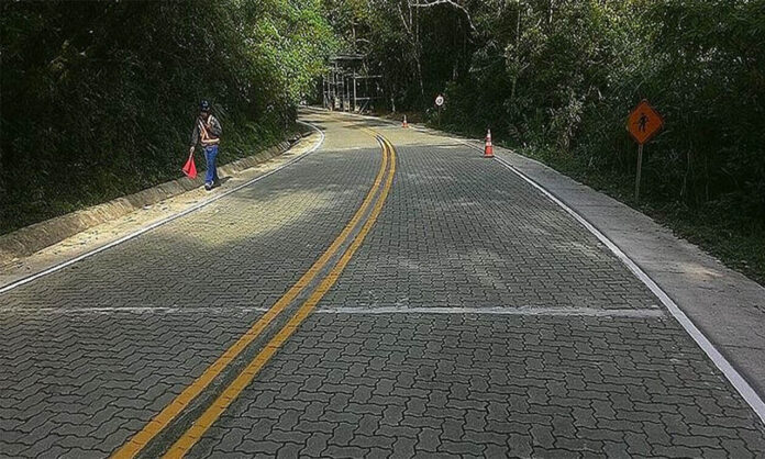 Piso intertravado pode ser usado tanto em vias de rolamento como em calçadas e se apresentam como solução prática para prefeituras