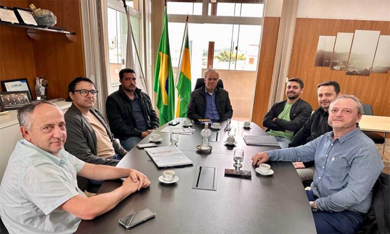 Executivos se reuniram com o prefeito para avaliar possibilidade de contração de uma empresa que aprimore gestão e automação das estações de tratamento de água e esgoto