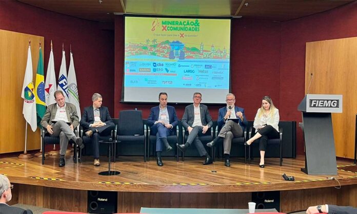 Encontro promovido pela Revista Brasil Mineral reúne presidente do órgão, Raul Jungman, e representantes de entidades ligadas ao segmento