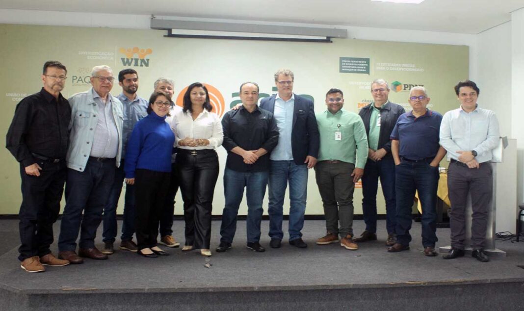Acita recebeu Daniel Stieler em encontro com empresários, políticos e presidentes de associações comerciais de cidades da região