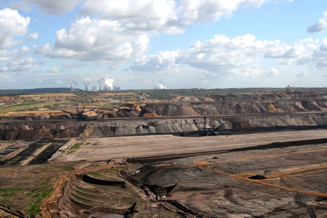 brown-coal-mining-g9d68c96a8_1280 As 10 maiores minas do Brasil