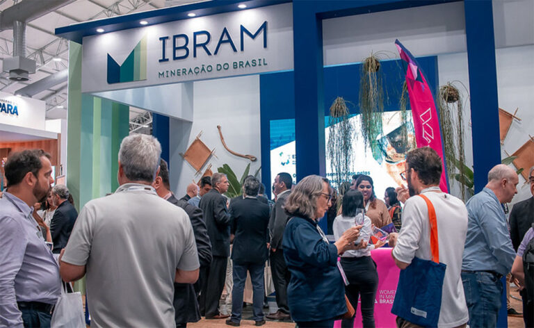 Publicação traz informações relevantes sobe o desenvolvimento da indústria mineral no Brasil e está disponível em três idiomas, em versões impressas e digitais; Exposibram 2023 termina nesta quinta-feira