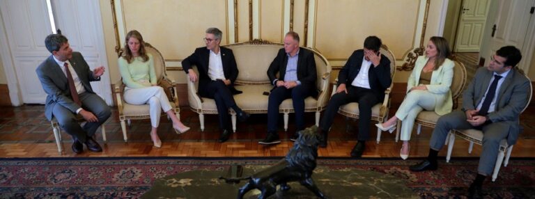 Romeu Zema se reune com governador do ES para debater novo acordo após tragédia de Mariana Romeu Zema se reune com governador do ES para debater novo acordo após tragédia de Mariana