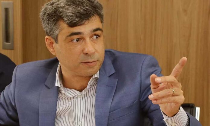 Sem Título-1 Presidente da Amig, José Fernando Aparecido de Oliveira critica a opção do Brasil de não desenvolver sua própria cadeia produtiva a partir da exploração do minério de ferro e cobra projeto de desenvolvimento nacional integrado a partir de ferrovias