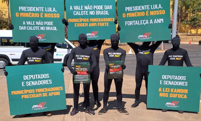 Sem Título-2 Campanha completa um ano sem resposta da mineradora; Representantes de 28 cidades realizam novas ações de cobrança em Brasília