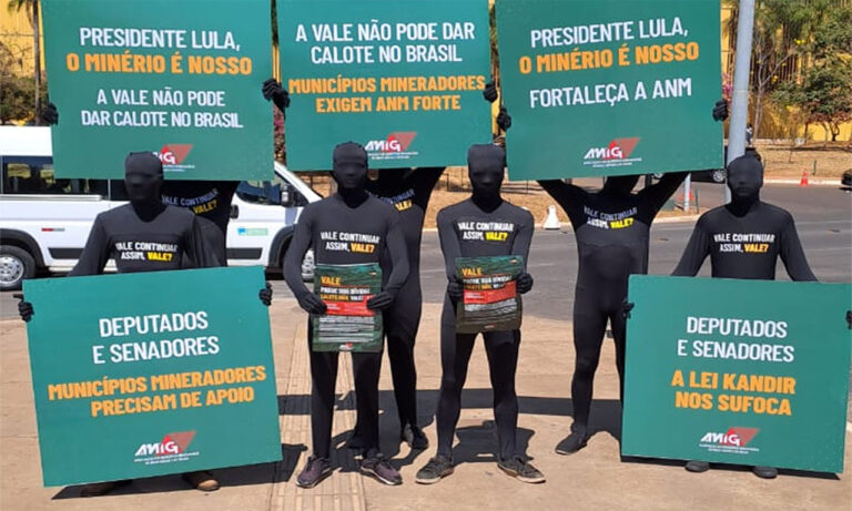 Campanha completa um ano sem resposta da mineradora; Representantes de 28 cidades realizam novas ações de cobrança em Brasília