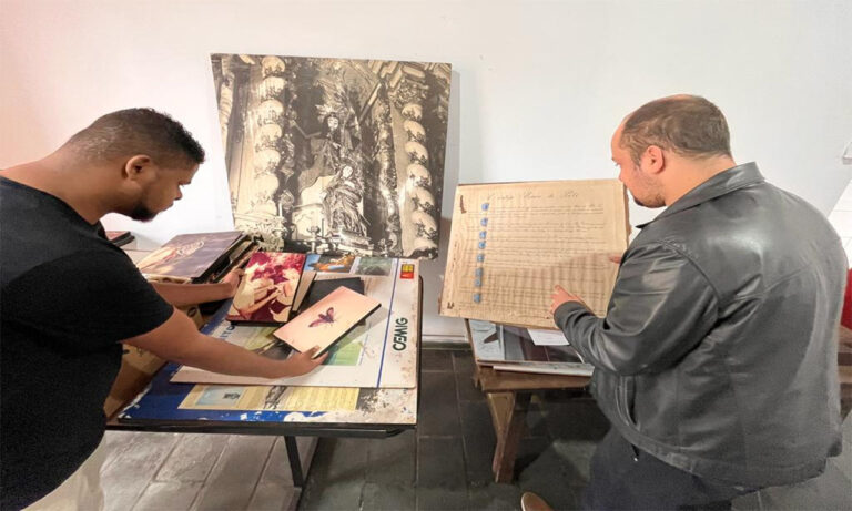 Pesquisadores do setor de patrimônio trabalham na conservação e restauro de um acervo com 817 itens; Documentos reúnem informações importantes sobre os bens da cidade