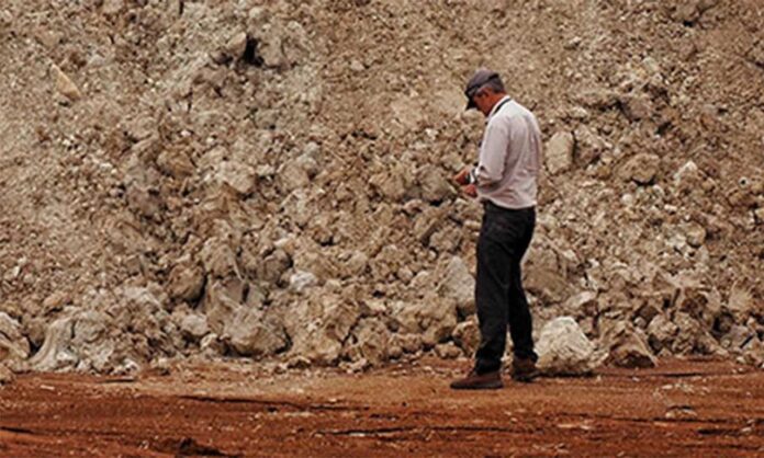 Empresa australiana assinou protocolo de intenções com o Governo de Minas para extrair minerais de alto valor agregado; Projeto tem Expectativa de gerar 700 empregos diretos