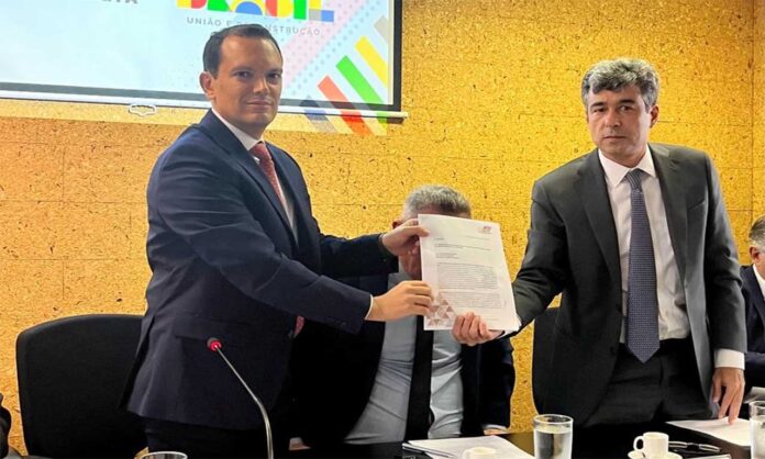 Sem Título-3 Presidente José Fernando e delegação de prefeitos foram ao Ministério das Minas e Energia pela estruturação de agência reguladora e fim da greve de servidores