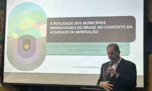 Evento destacou que sucateamento da agência reguladora da mineração provoca danos aos municípios e a toda sociedade; Programação segue até esta quarta-feira, em Belo Horizonte