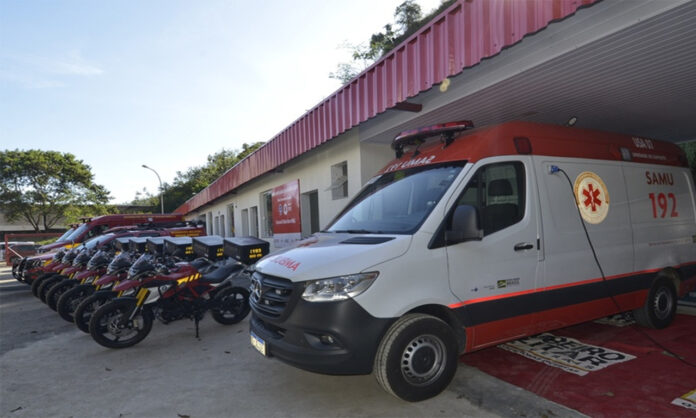 Governador em exercício, Mateus Simões participou de solenidade de entrega de viaturas e dos prédios que irão abrigar os serviços em Coronel Fabriciano; Samu e Bombeiros já operam na região