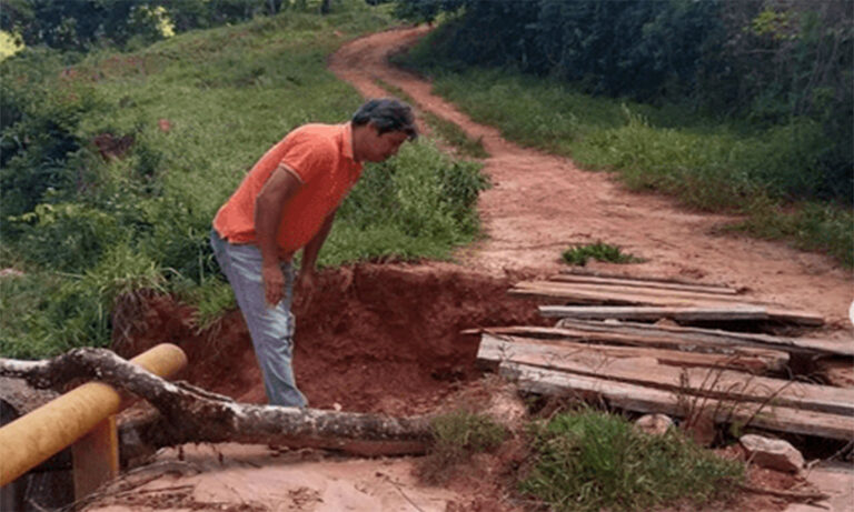 Fotos: Divulgação - Com uma malha viária de mais de 400KM no município e dezenas de comunidades rurais, uma das prioridades do prefeito Dilsinho é usar a Cfem para corrigir problemas e garantir acesso da população rural a serviços básicos