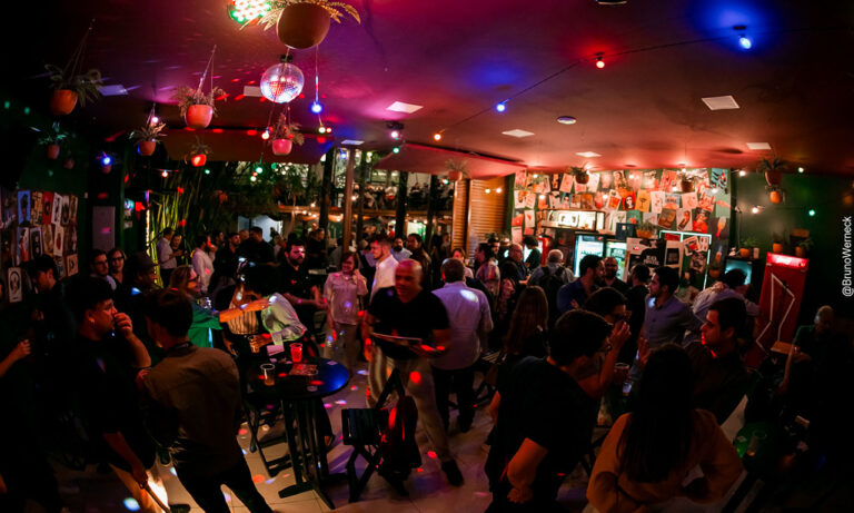 Happy hour da mineração reúne profissionais, prestadores de serviço e stakeholders da mineração num ambiente propício para estabelecer networking de uma forma diferente e descontraída