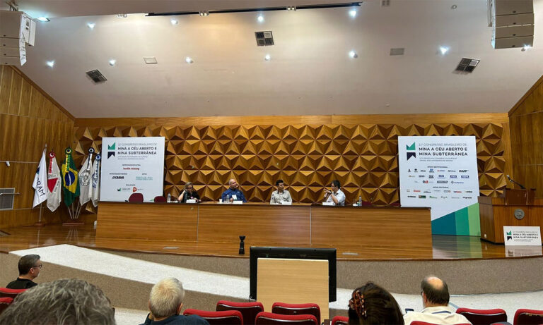 11ª Edição do Congresso Brasileiro de Mina a Céu Aberto e Mina Subterrânea foi promovida pelo Ibram em Belo Horizonte, apresentando painéis, sessões técnicas e pesquisas acadêmicas de grande relevância para a mineração