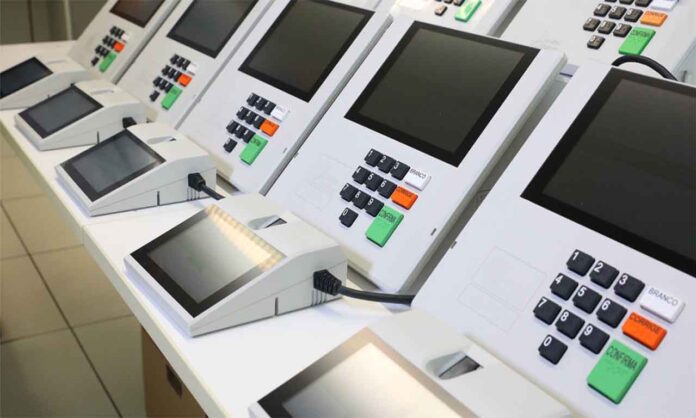 Órgão é considerado uma referência em transparência até por países desenvolvidos; Novo Teste Público de Segurança da Urna (TPS) está marcado para final de novembro