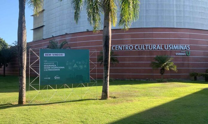 Evento realizado no Centro Cultural Usiminas, em Ipatinga, visa compartilhamento de experiências e de cases de sucesso em práticas operacionais alinhadas aos padrões de segurança da indústria