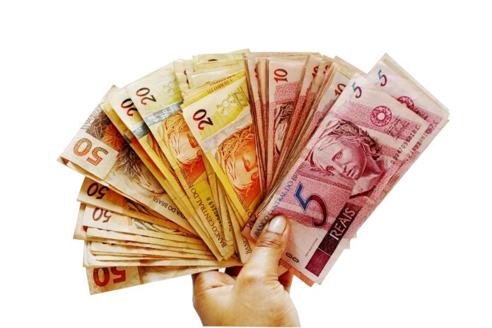 14º salário: Projeto de lei pode trazer um alívio financeiro para aposentados e pensionistas do INSS