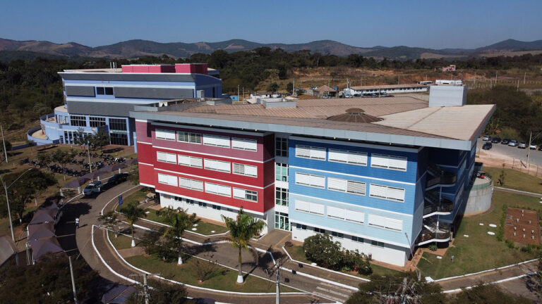 Vaga é direcionada a profissionais com doutorado em matemática e salário pode chegar a R$ 9,6 mil, dependendo da jornada de trabalho; Inscrições podem ser feitas pelo site da Unifei até o dia 2 de outubro