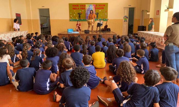 Ações durante a semana promovem circuito de narração de histórias em instituições de ensino da cidade e na Biblioteca Pública - Projeto DiVera