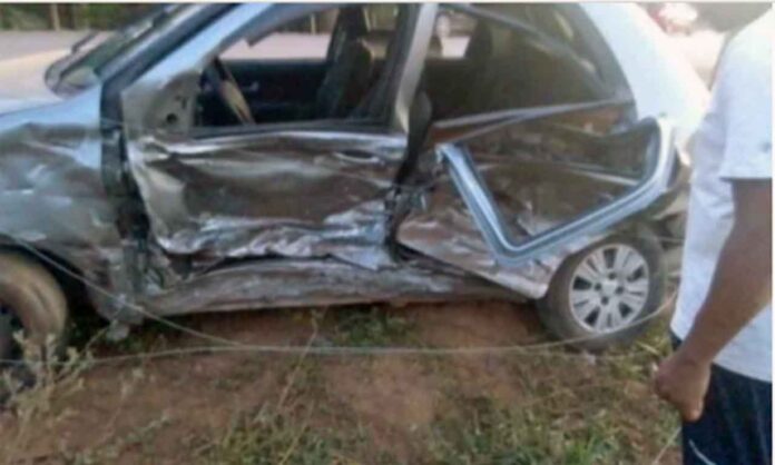 Colisão envolveu três carros na estrada de acesso aos distritos de Itacolomi e Tabuleiro; Motorista pego no teste do bafômetro também era inabilitado - Criança de quatro anos faleceu