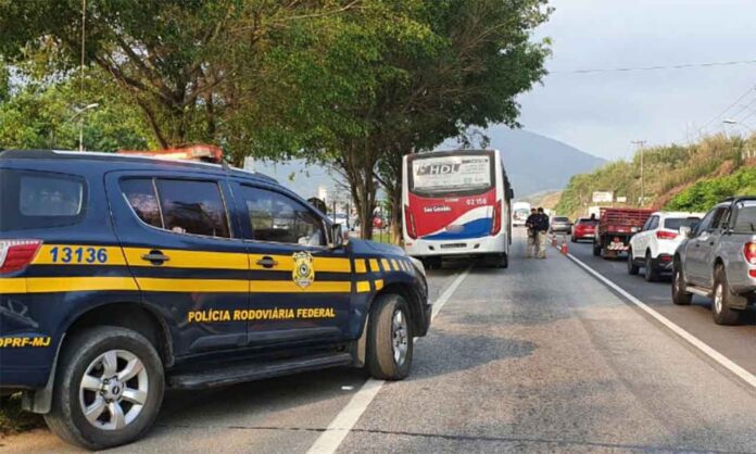 Objetivo é reduzir a violência no trânsito, com a queda do número de acidentes e de mortes nas rodovias durante o feriado prolongado; Trabalhos seguirão até as 23 horas e 59 minutos de domingo (15) - PRF 
