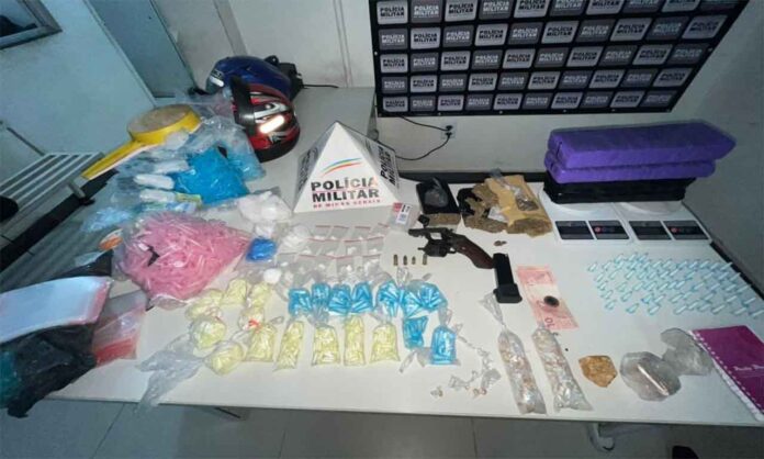 Homem foi preso por tráfico na Vila São Geraldo, após militares verificarem informações de denúncia anônima em Itabira