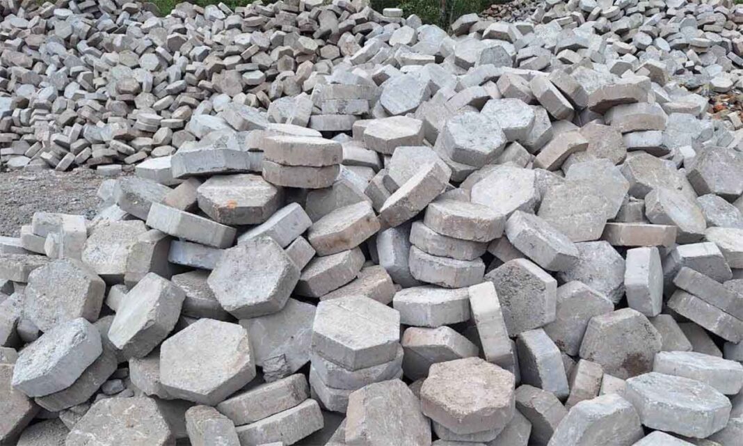 Materiais descartados do empreendimento da Anglo American resultaram em doação para pavimentação de ruas em município impactado pela mineração- Rejeitos