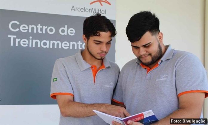 Jovens interessados podem se inscrever no site até 19 de novembro; Programa oferece 20 vagas para Bioflorestas no Vale do Jequitinhonha - ArcelorMittal