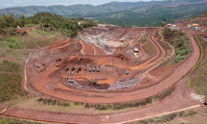 Sem Título-11 Descaracterização de estrutura localizada na Mina Mar Azul será feita três anos antes do previsto; Mineradora diz que avanço de obras melhorou estabilidade da barragem e não há mais ameaças a Macacos