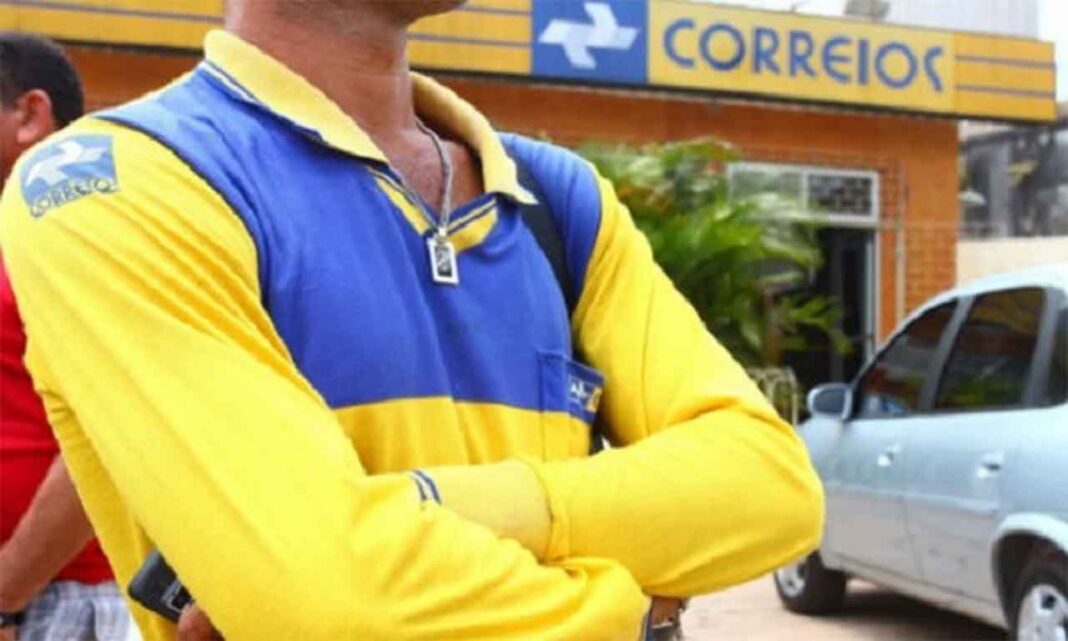Salário inicial para agente de Correios é de R$ 2.429,26 e para analista de Correios, de R$ 6.872,48