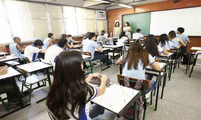 Cadastramento é destinado a estudantes que pretendem ingressar na Rede Pública Estadual de ensino; Prazo também termina para estudantes que que querem se inscrever no Ensino Médio em Tempo Integral, em cursos profissionalizantes ou no EJA - Cadastro