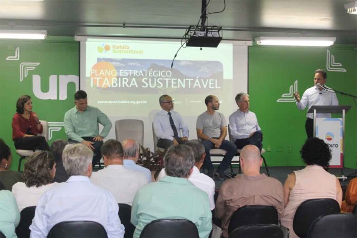 Prefeitura de Itabira e Vale assinaram termo de cooperação estipulando 61 projetos para serem desenvolvidos em curto, médio e longo prazo com o objetivo de promover a independência econômica do município após o fim do ciclo de exploração mineral