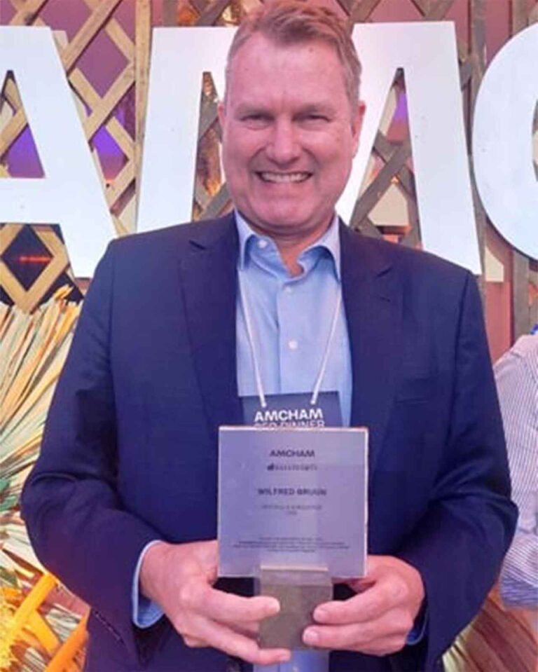 Presidente da Anglo American no Brasil é destaque em premiação da Amcham BH Presidente da Anglo American no Brasil é destaque em premiação da Amcham BH
