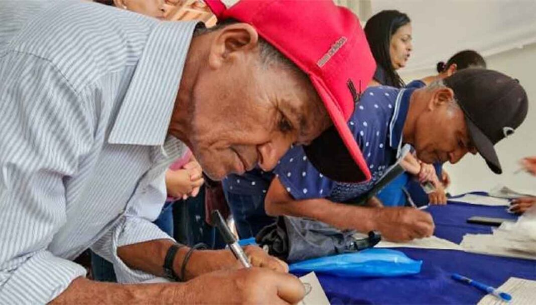 Trabalhos envolvem assistência a famílias de posseiros de imóveis rurais em comunidades ribeirinhas afetadas pelo rompimento da barragem, na bacia do Rio Paraopeba - Governo de Minas
