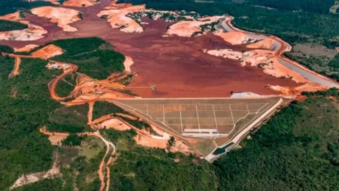 barragem-na-mina-da-fabrica-em-mariana - 75815ea5-c3b8-4610-bce5-9f5e3b96e2ca.large Barragem da Vale em Mariana é interditada e 295 pessoas são retiradas do local