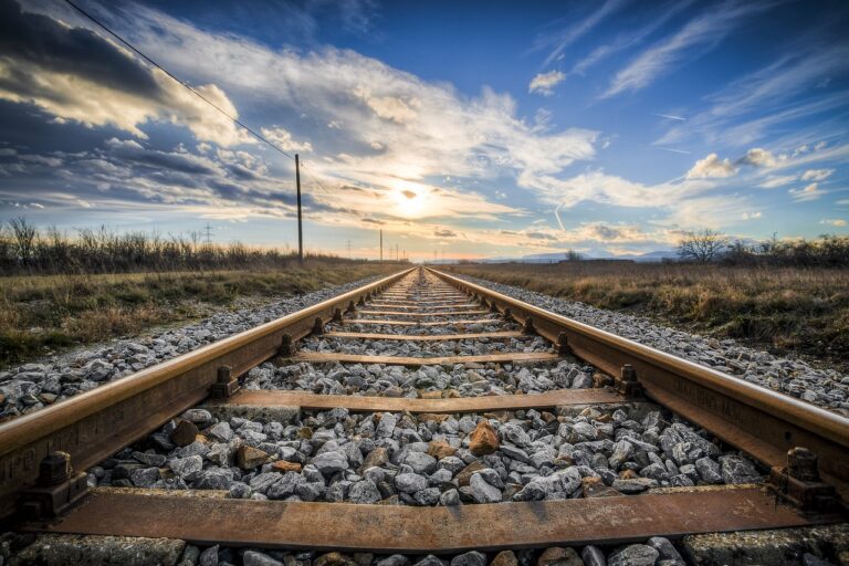 Ferrovias podem desafogar tráfego de caminhões de minério na BR-040
