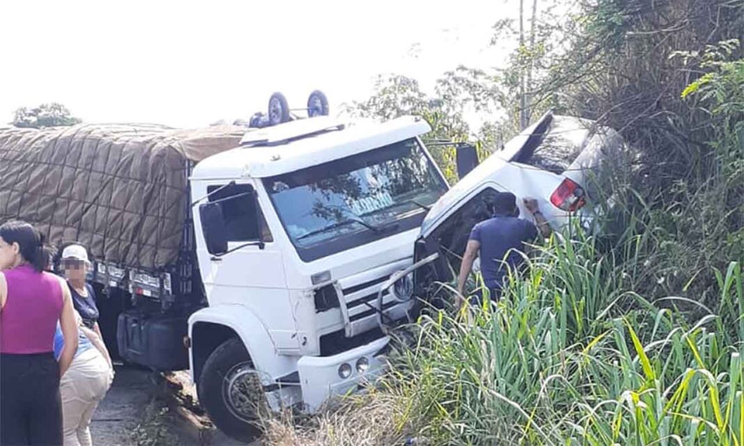 Trecho entre Belo Horizonte e Vale do Aço registrou colisão com vítimas fatias; Batida envolvendo moto e carreta deixou pai e filho feridos na BR-381, em Sabará- Feriado