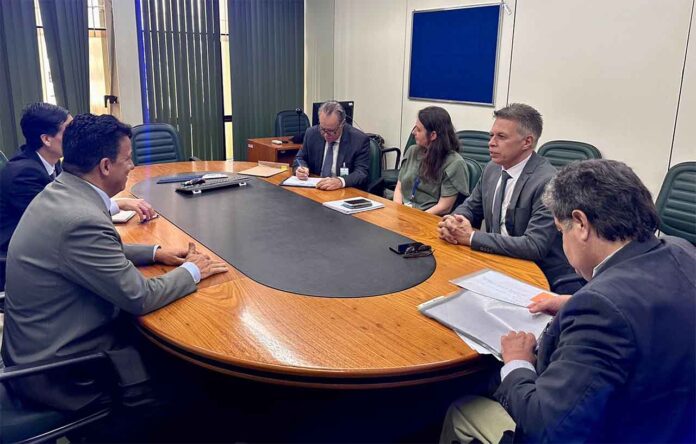 Comitiva se reuniu com representantes do Ministério dos Transportes e do TCU para pedir simplificação do leilão de concessão da rodovia; Amepi de propõe a ajudar na formulação no edital