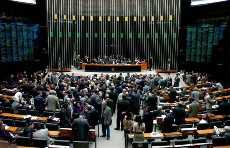 Saiba o que muda e quando muda com a promulgação da emenda constitucional que simplifica e unifica tributos sobre mercadorias e serviços - Reforma Tributária