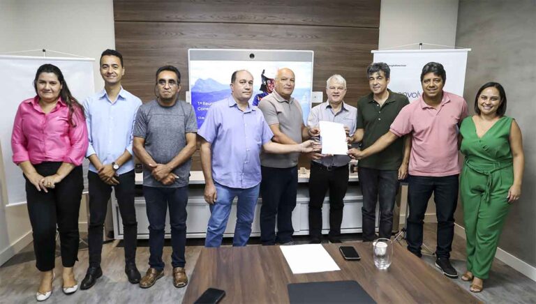 Anglo American firma compromisso de criar corredor turístico até o Jequitinhonha a partir da MG-10 Anglo American firma compromisso de criar corredor turístico até o Jequitinhonha a partir da MG-10