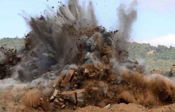 Sem Título-14 Série Debaixo da Terra, Acima dos Padrões: o processo de desmonte de rochas com o uso de explosivos
