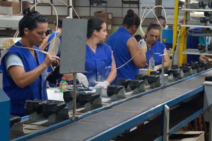 Sem Título-17 Confederação Nacional da Indústria também projeta expansão da economia brasileira de 1,7% em 2024; No entanto, mercado de trabalho não deve ter grande crescimento no próximo ano