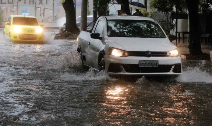 Alerta é válido para até as 10h desta terça-feira (12). Depois da chuva forte, calor deve ficar intenso nos próximos dias, com temperaturas muito acima da média histórica em algumas regiões do país, incluindo interior de Minas Gerais