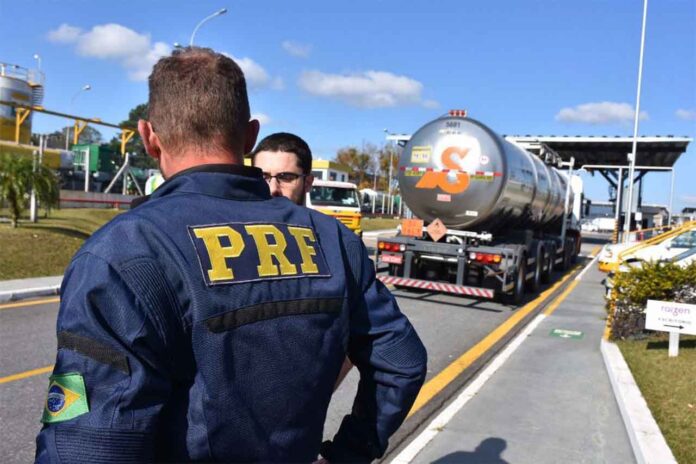 Sem Título-5 Corporação promoverá ações de combate à embriaguez ao volante e de conscientização dos motoristas sobre os riscos que a ingestão de álcool associada à direção representa; PRF aumentará efetivo para fiscalizar também condições dos veículos e o uso adequado de equipamentos obrigatórios