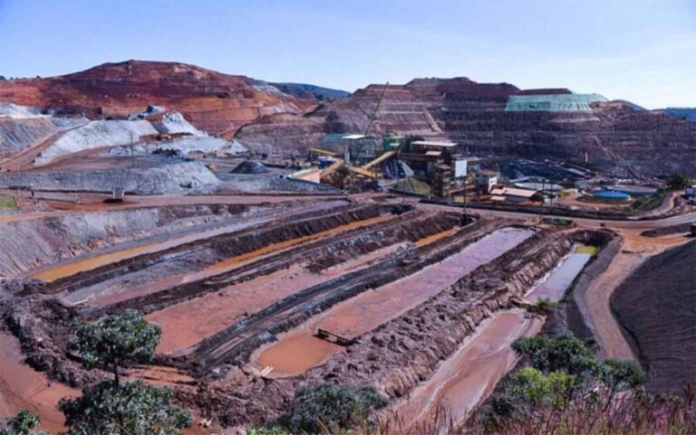 Terceirizados da Vordex Soluções Industriais foram esmagados por equipamentos quando davam manutenção em mina; Ministério do Trabalho foi acionado pelo Metabase para apurar o caso - Ferro+ Mineração