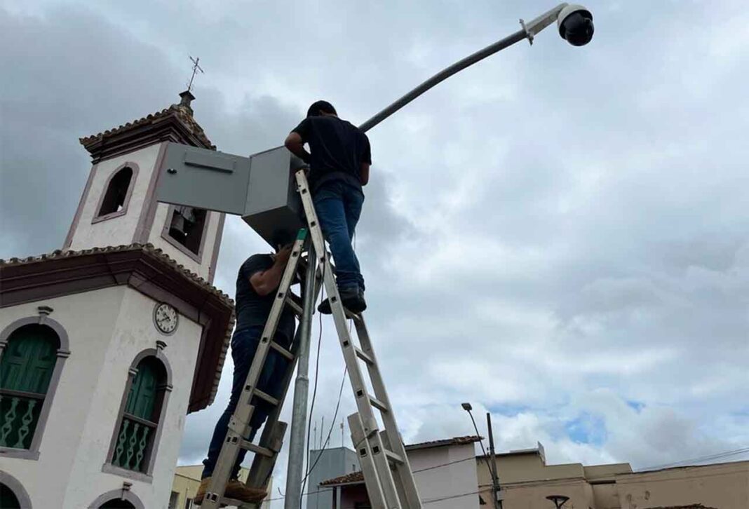 Vias públicas passam a ser monitoradas pela Prefeitura em pontos estratégicos por meio de Central de vigilância de última geração; Objetivo é deixar cidade mais segura